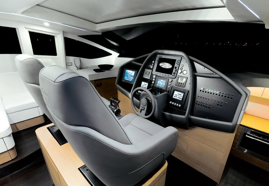 The design of the 72 really shines in the typically futuristic<br />
Pershing helm station © Ocean Magazine http://www.oceanmagazine.com.au/